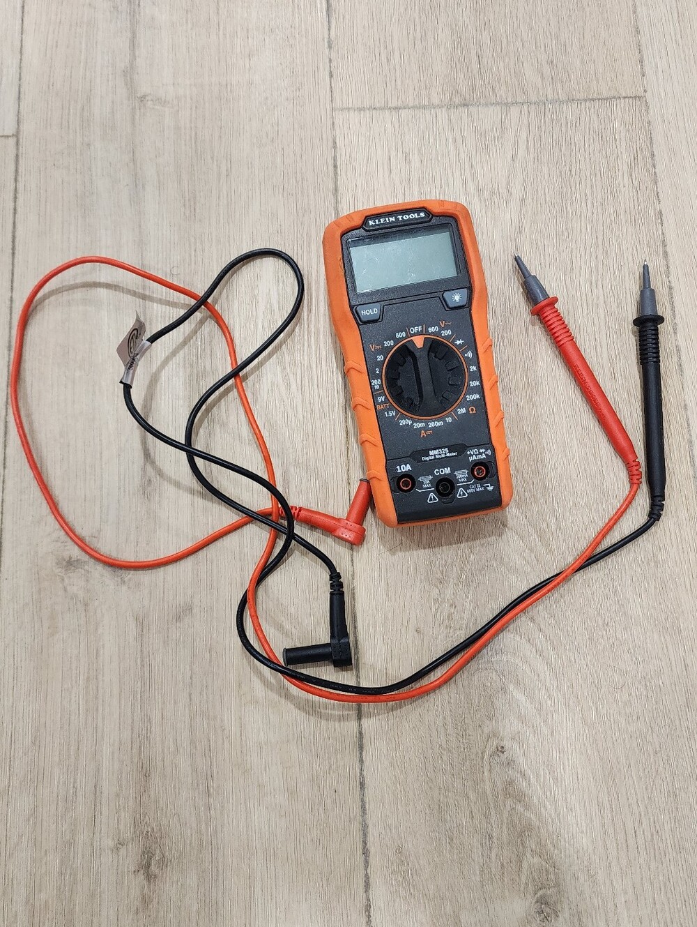 Klein Tools MM325 CAT III 600V/10A Digital Multimeter Manual-Range w/ Leads